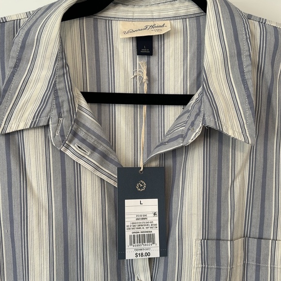 NWT Universal Threads Top - Picture 2 of 3